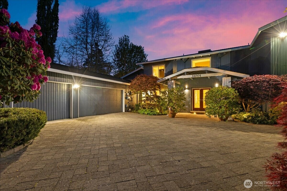 Property Photo: 31001 39th Avenue SW WA 98023