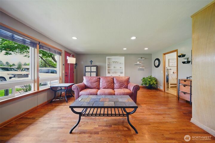 Property Photo:  360  Berney Drive  WA 99362 