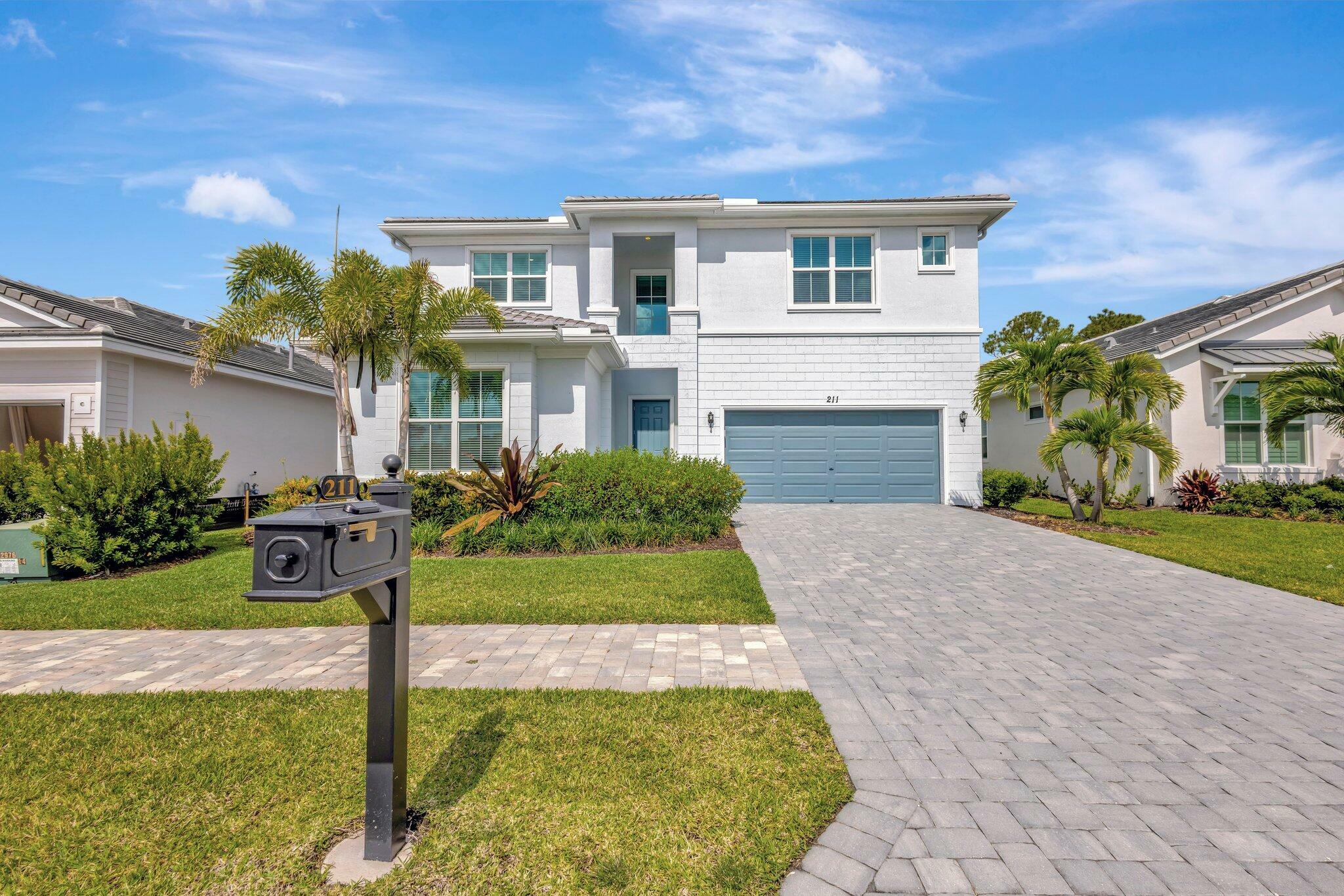 Property Photo: 211 SE Calmo Circle FL 34984