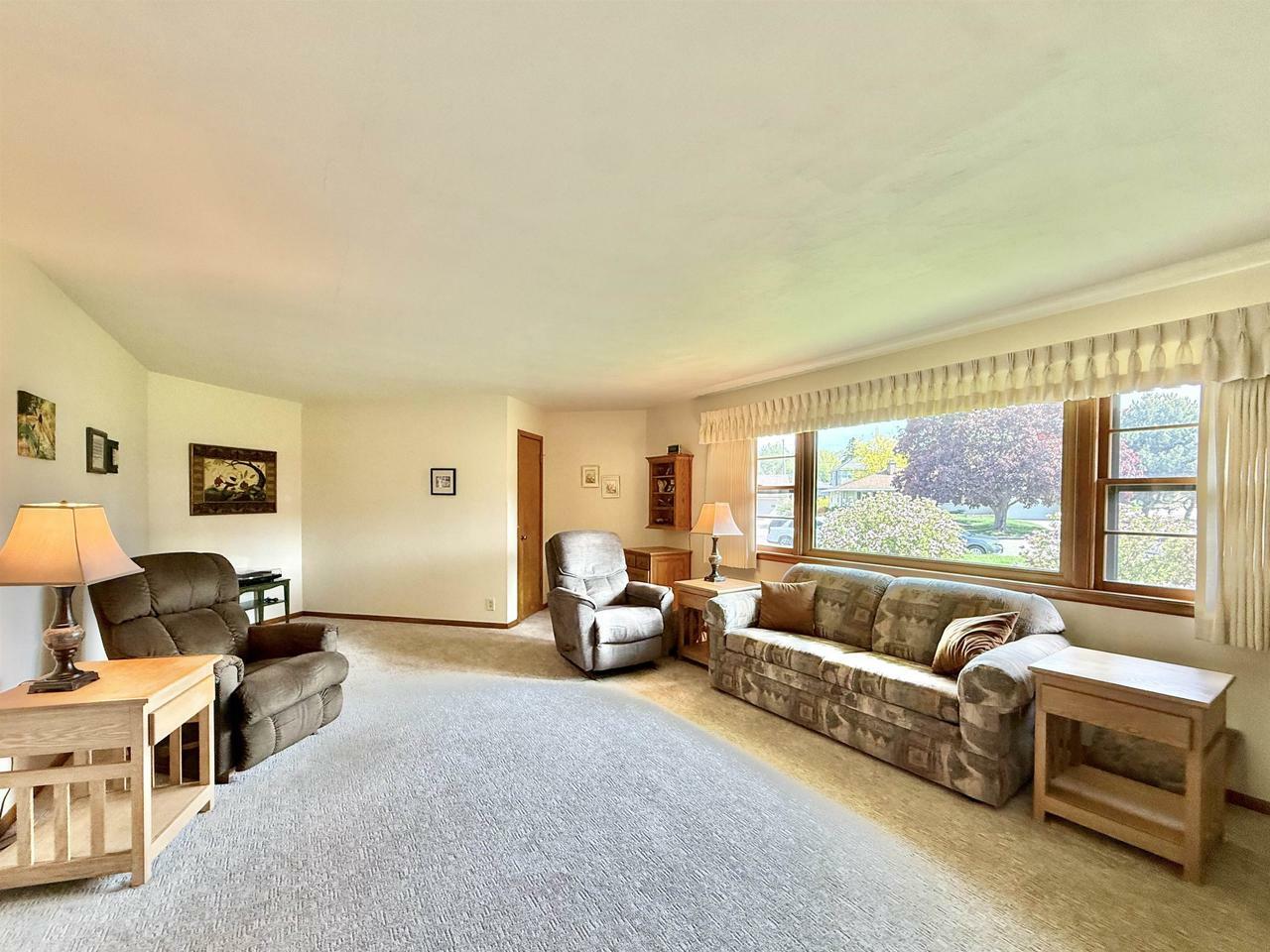 Property Photo: 1216 Home Park Avenue WI 53545