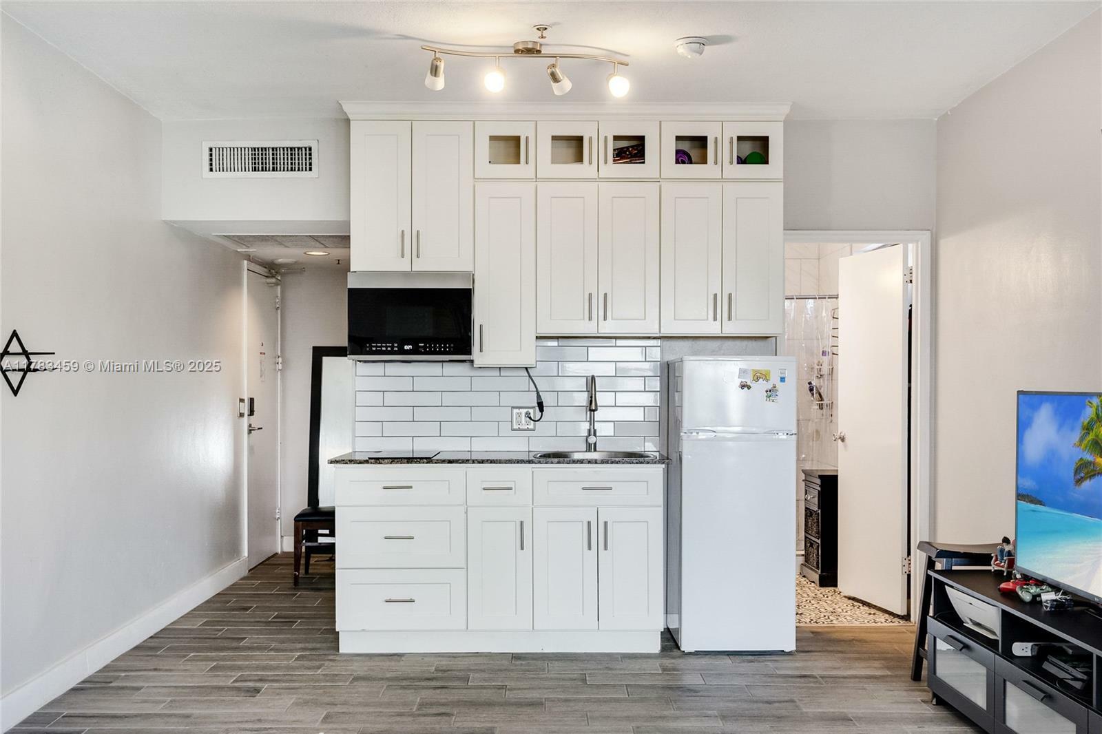 Property Photo: 6345 Collins Ave 522 FL 33141