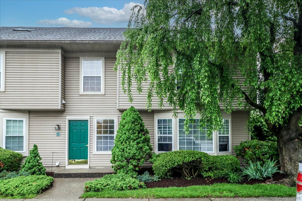 Property Photo: 40 Glen Ridge Court 40 CT 06776