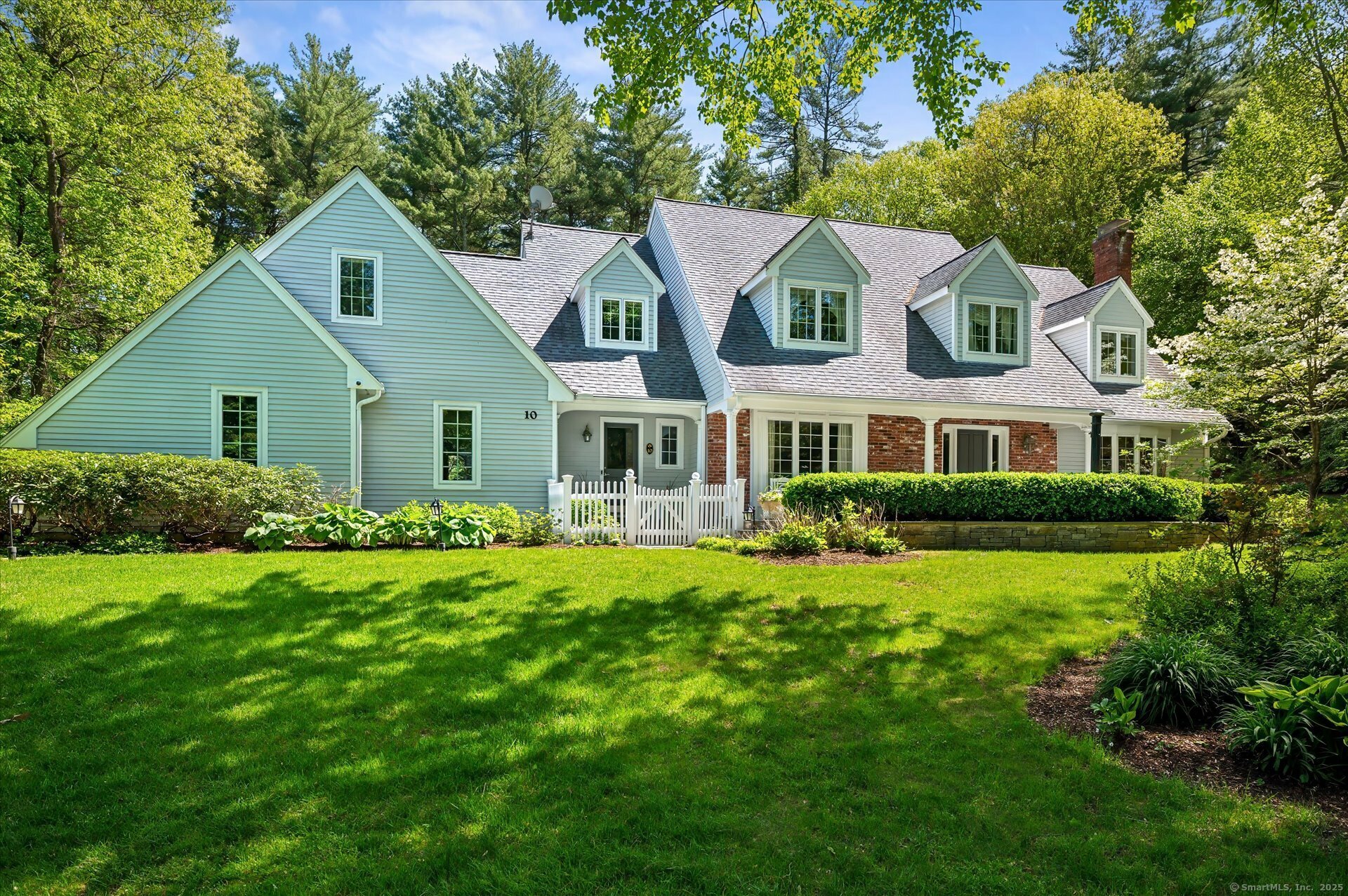 Property Photo: 10 Clover Lane CT 06089