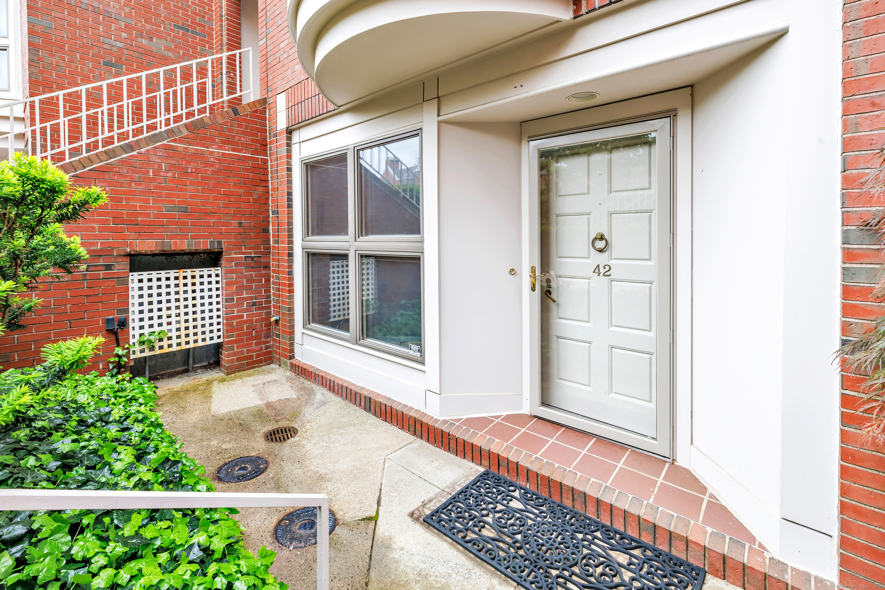 Property Photo: 42 Temple Court 42 CT 06511