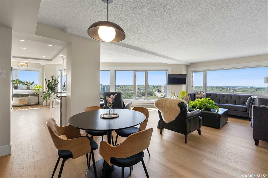 Property Photo: 424 Spadina Crescent E 2050 SK S7K 6X7