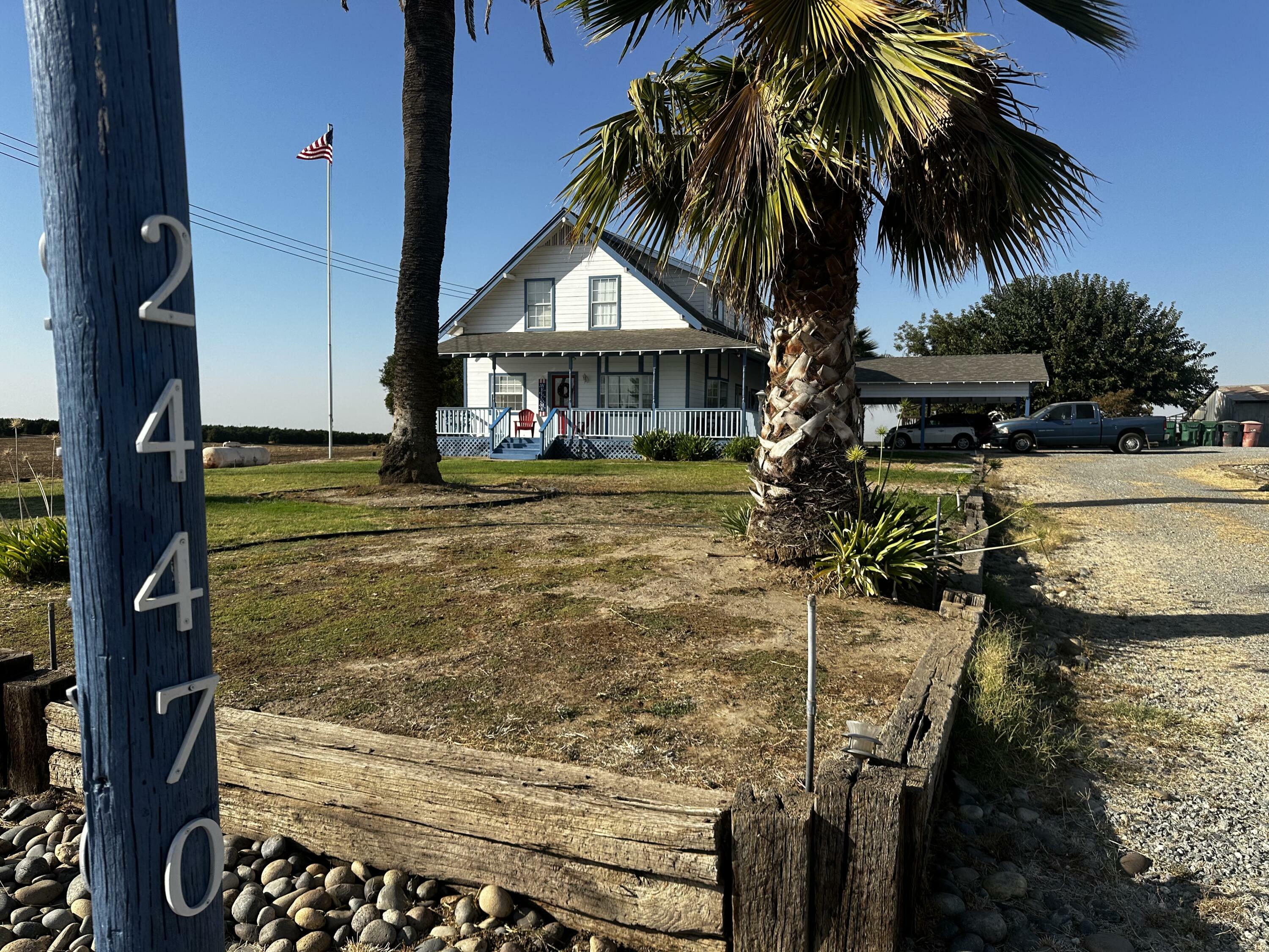 Property Photo: 24470 60 Avenue CA 93218
