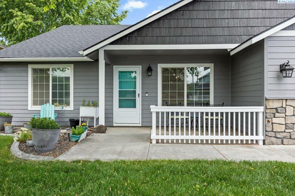 Property Photo: 8602 W 1st Ave WA 99336