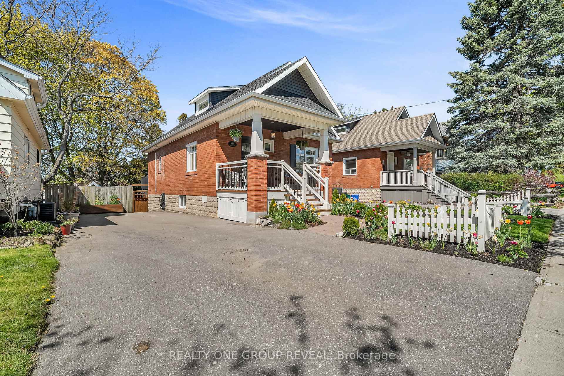 Property Photo: 616 Somerville Avenue ON L1G 4J1