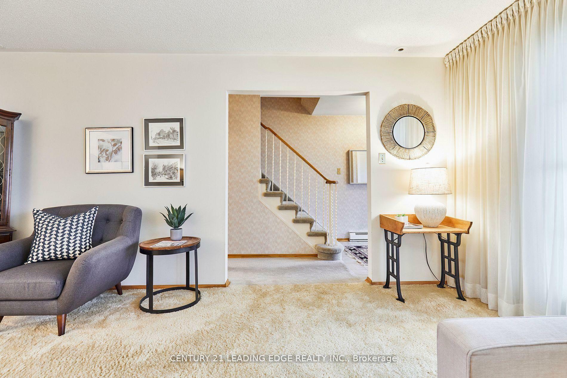 Photo de la propriété: 24 Dunmurray Boulevard ON M1T 2J9