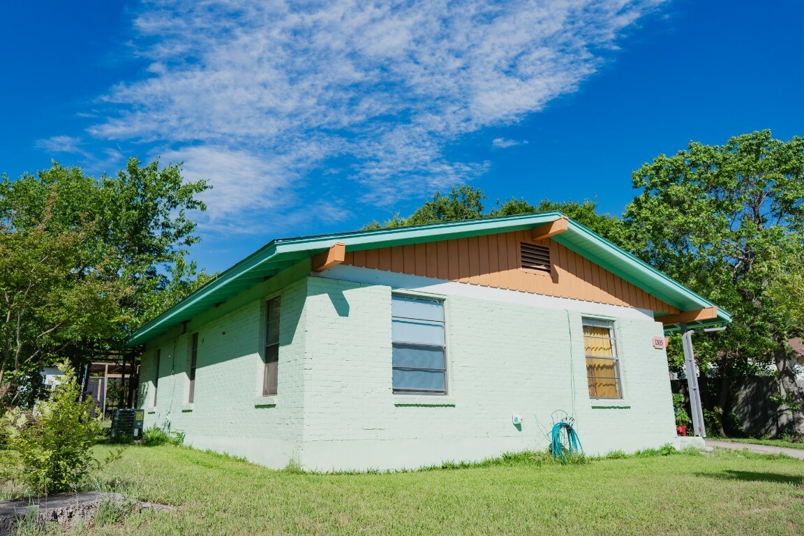 Property Photo: 1305 Larkspur Road TX 78758