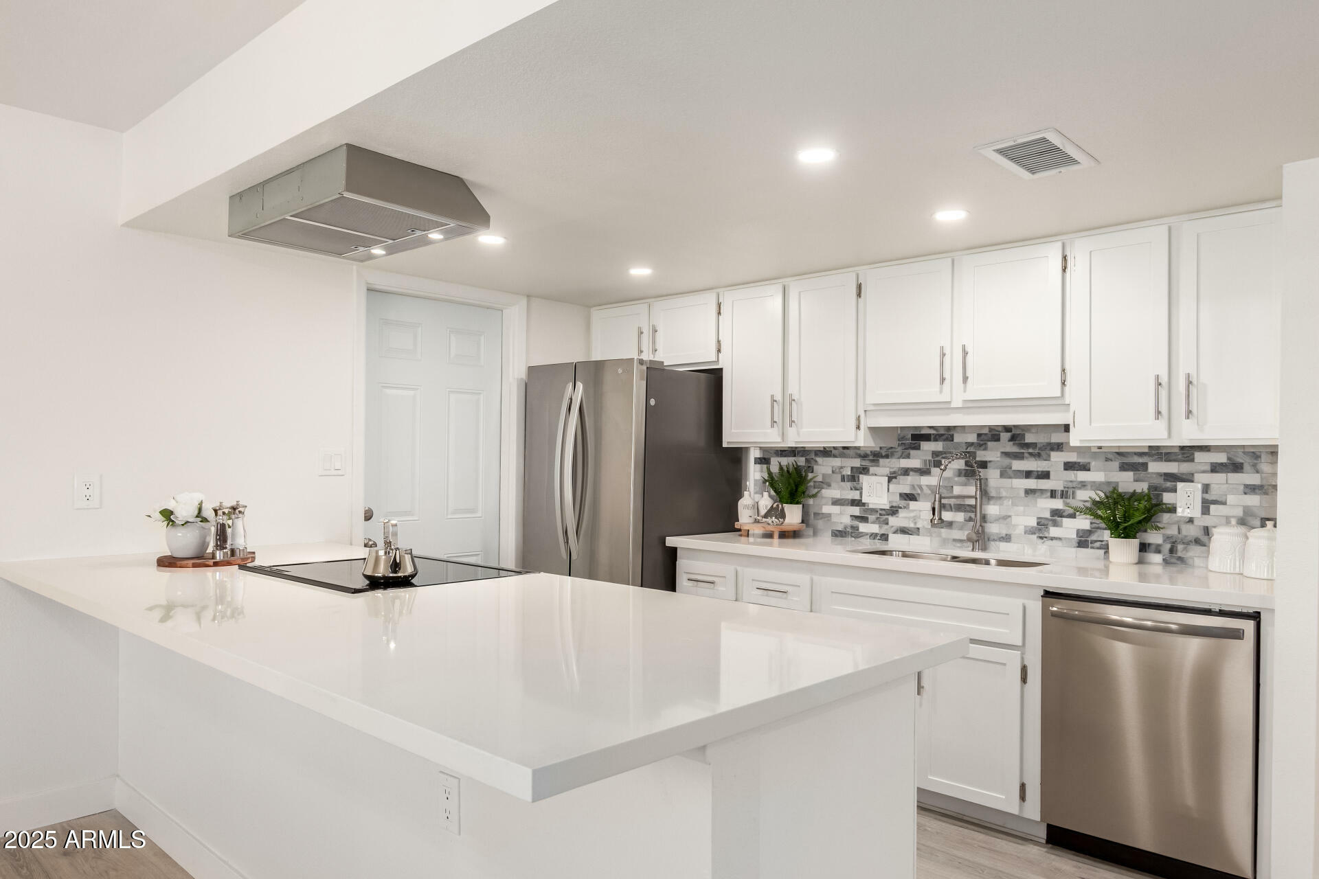 Property Photo: 5243 W Vernon Avenue AZ 85035