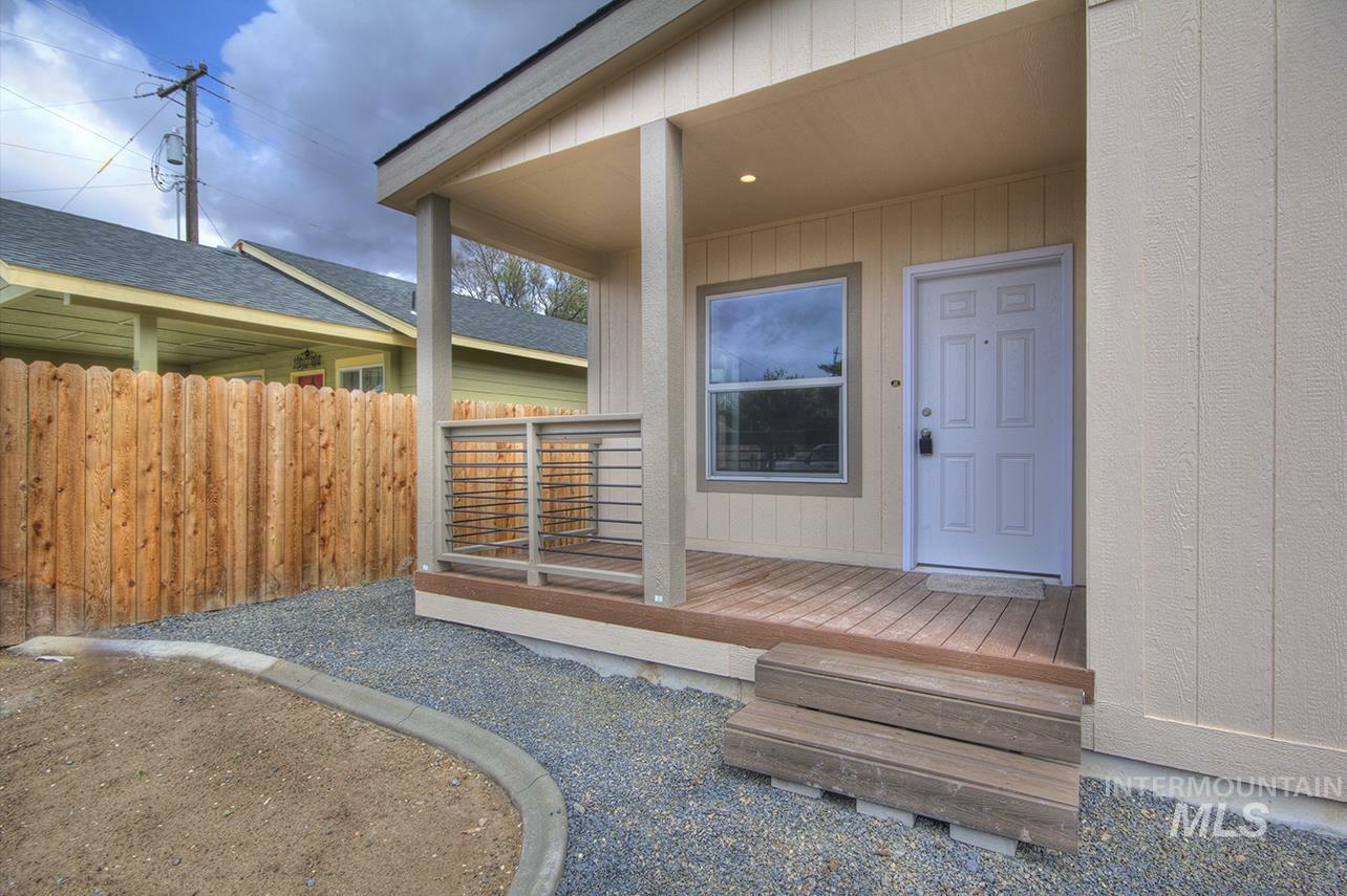Property Photo: 496 N Elm St OR 97918