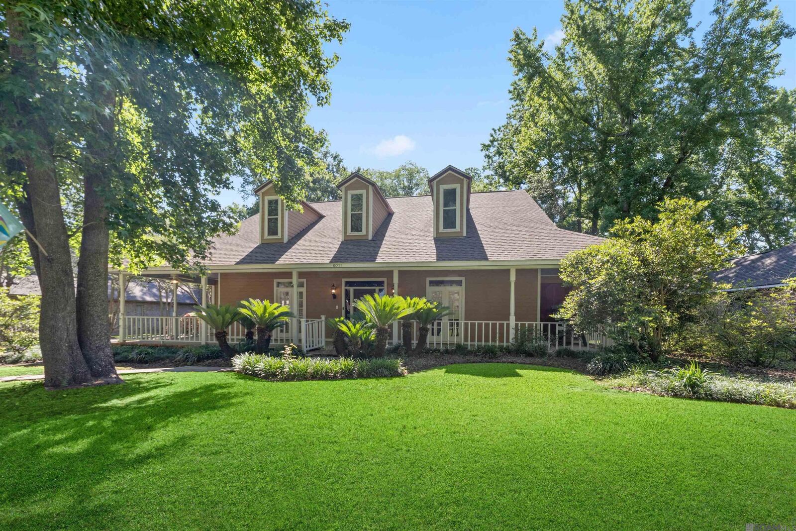 Property Photo: 6011 Riverbend Blvd LA 70820