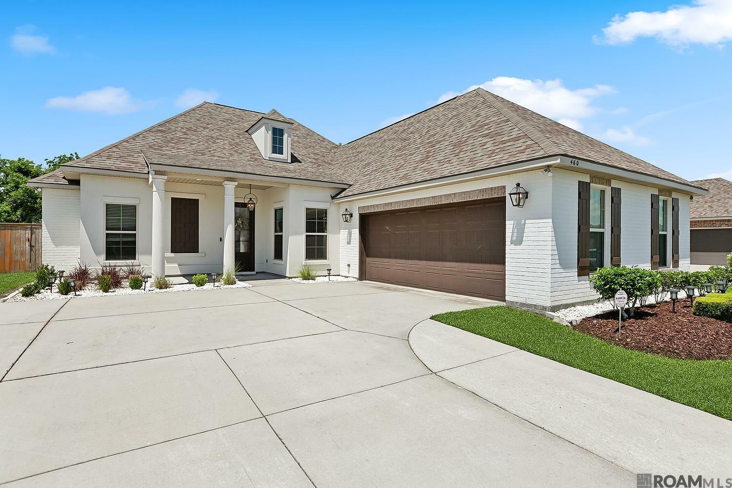 Property Photo: 460 Lakehaven Dr LA 70737