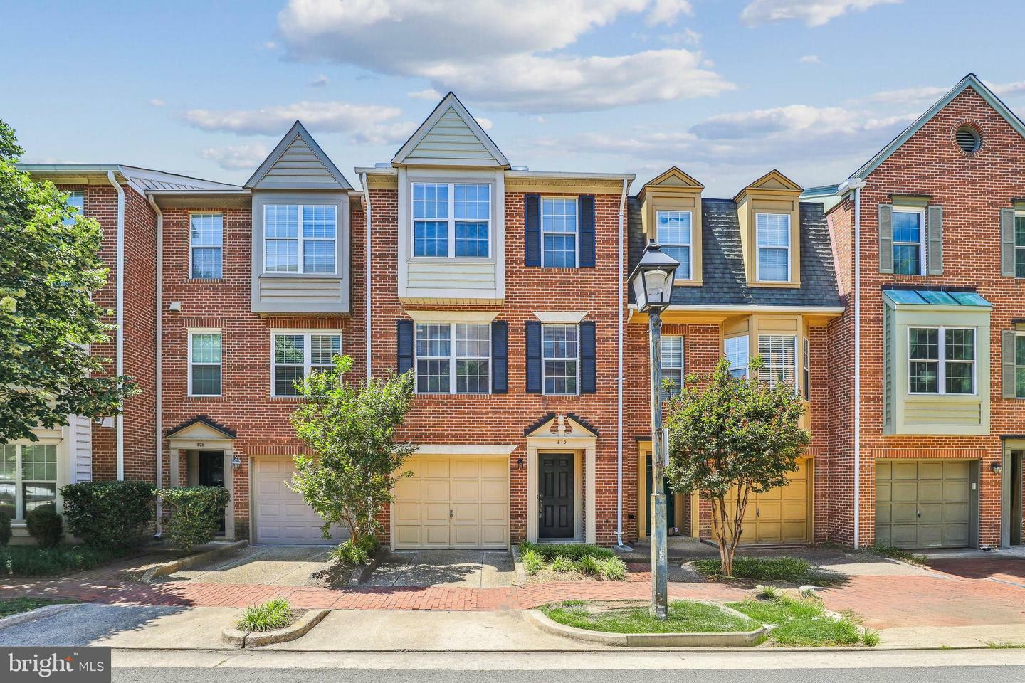 Property Photo: 810 N Fayette Street VA 22314