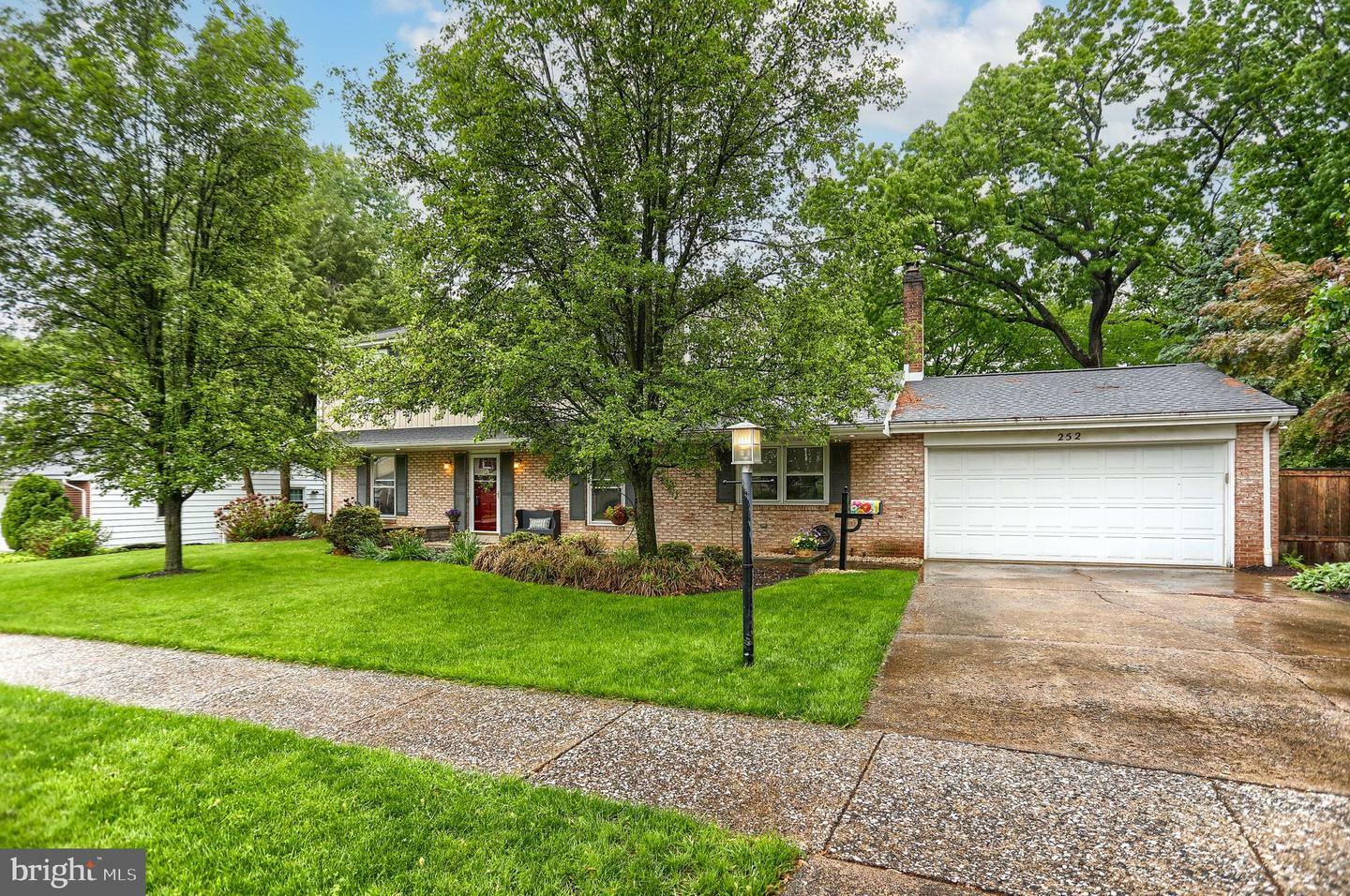 Property Photo: 252 Winding Way PA 17011