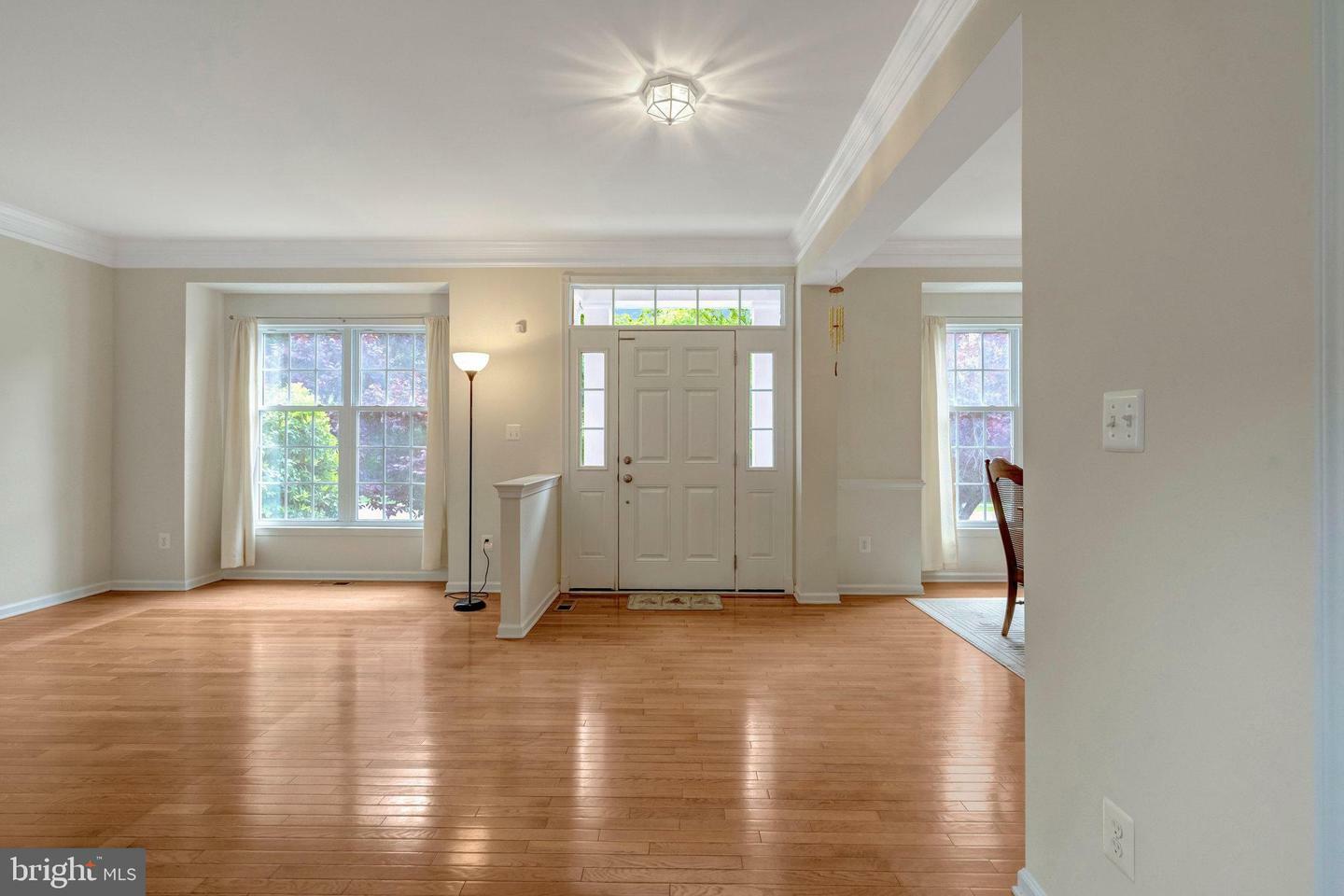 Property Photo: 42522 Neighborly Lane VA 20152
