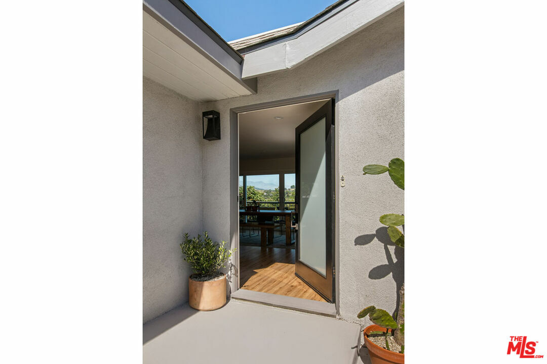 Property Photo: 3921 Wawona St CA 90065