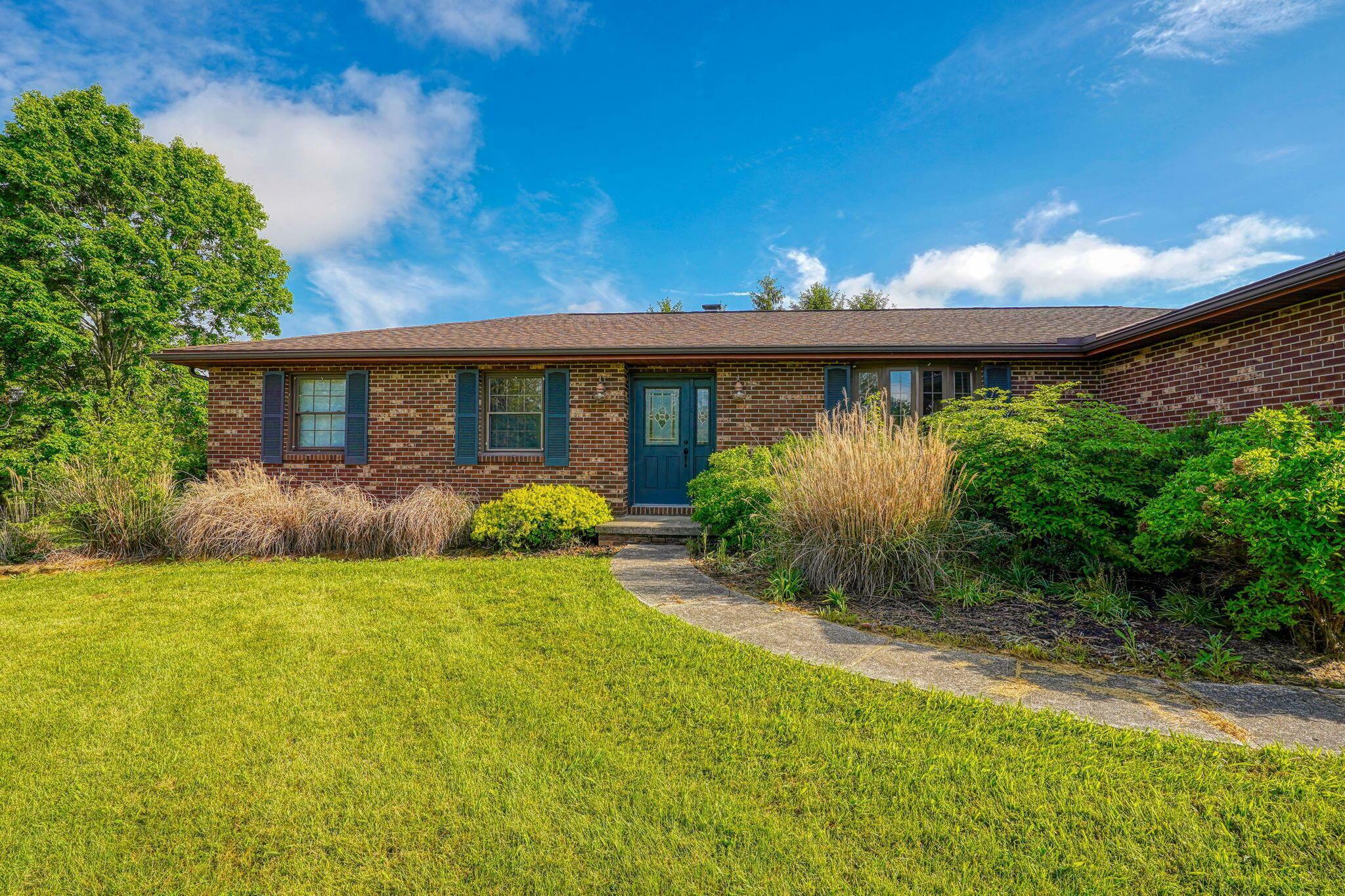 Property Photo: 7704 Old Tarlton Pike OH 43113
