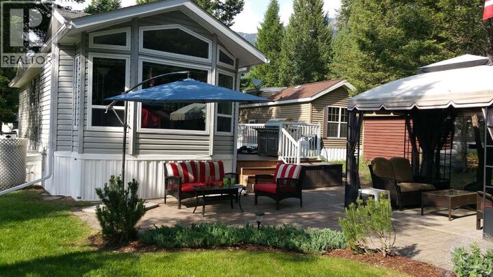 4889 Lynx Crescent — photo 1