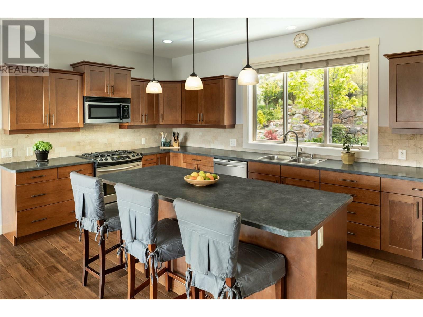 Property Photo: 5511 Mountainside Drive BC V1W 5G4