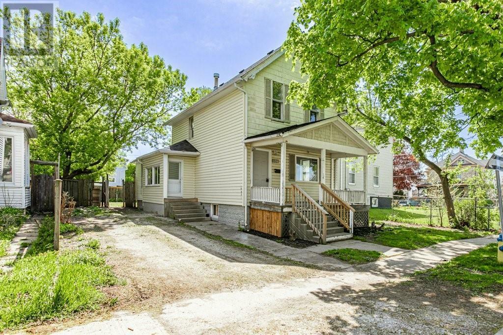 Photo de la propriété: 136 Brock Street North ON N7T 5Z1