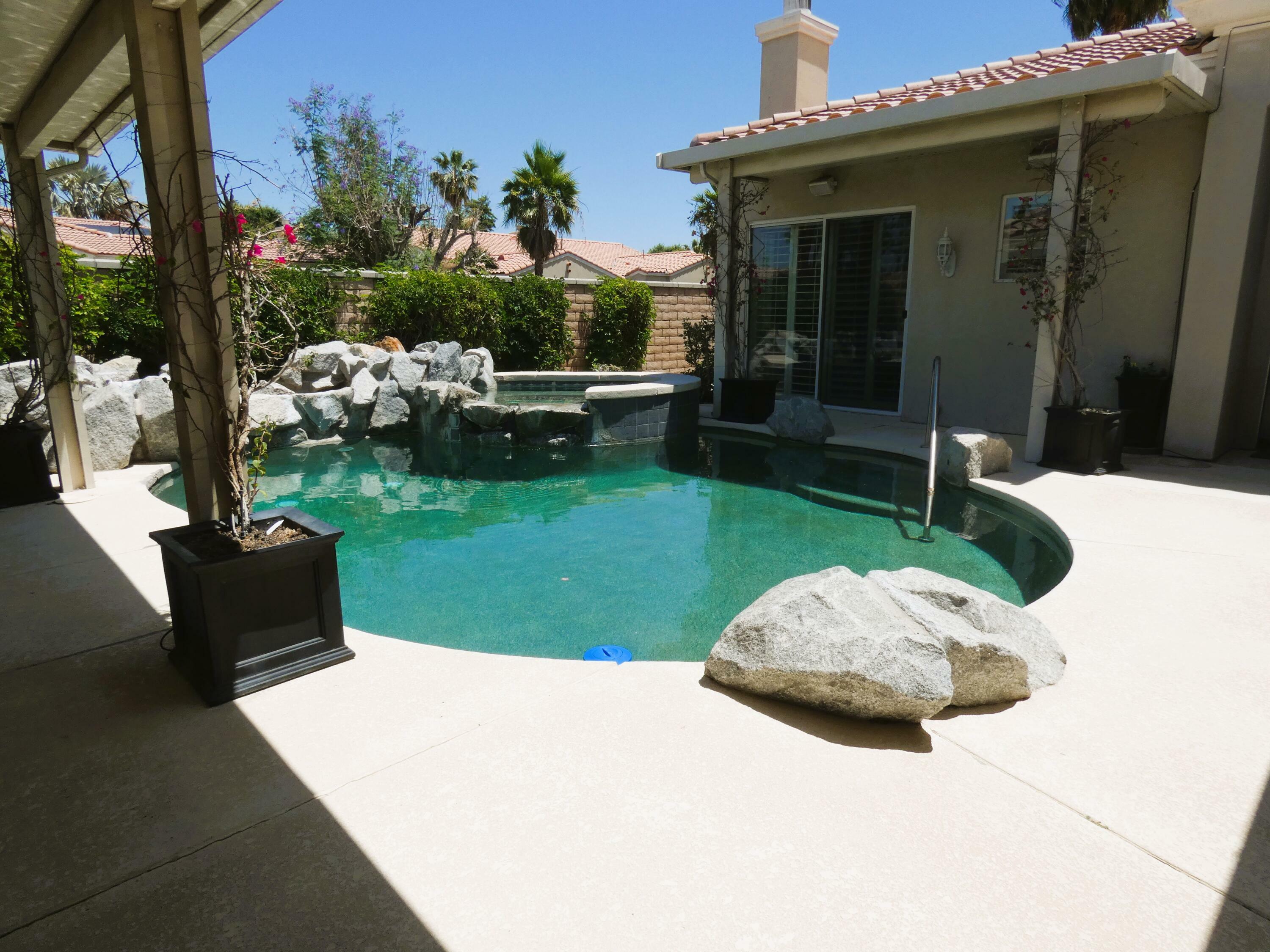 Property Photo: 77 Clavel Court CA 92260
