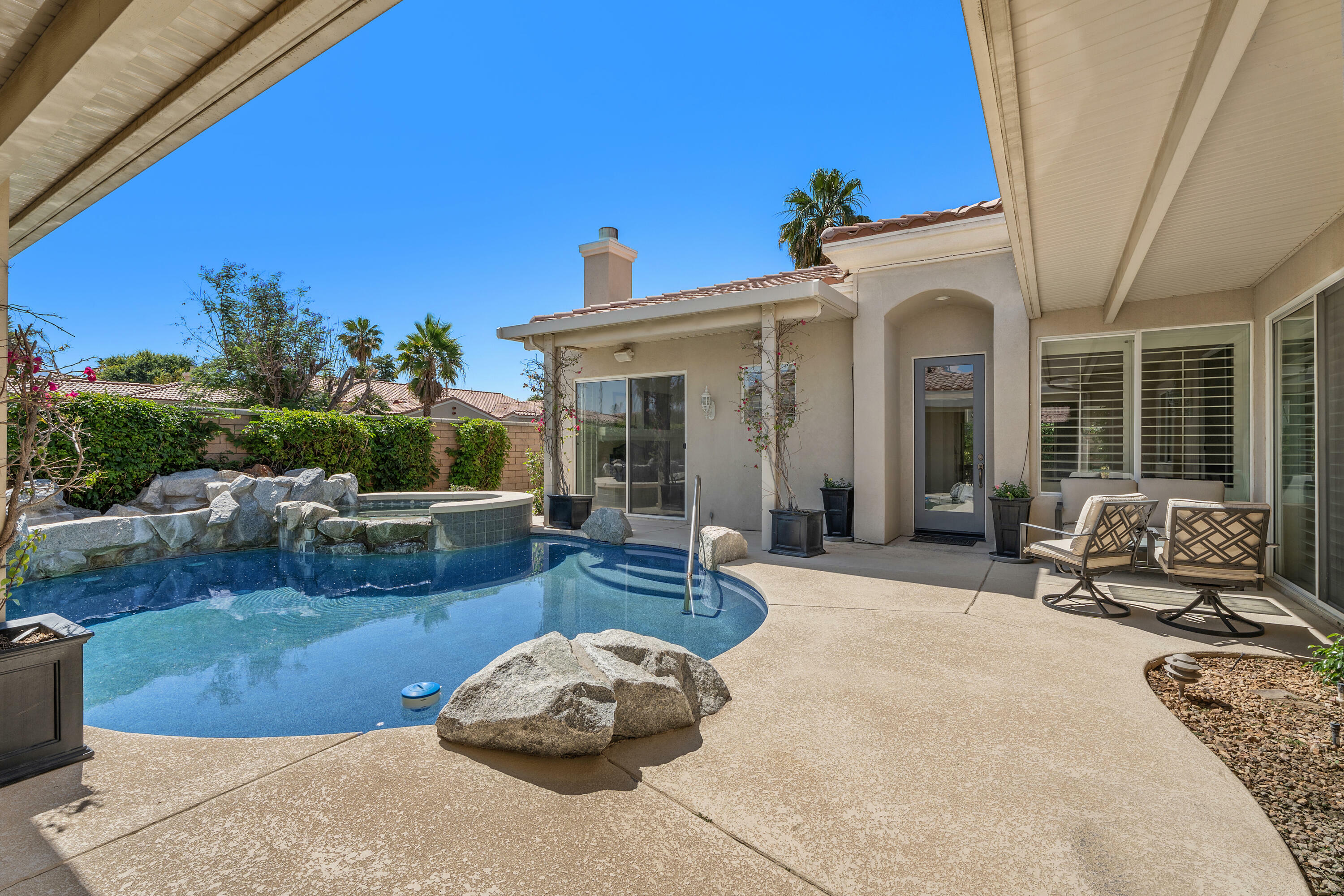 Property Photo: 77 Clavel Court CA 92260