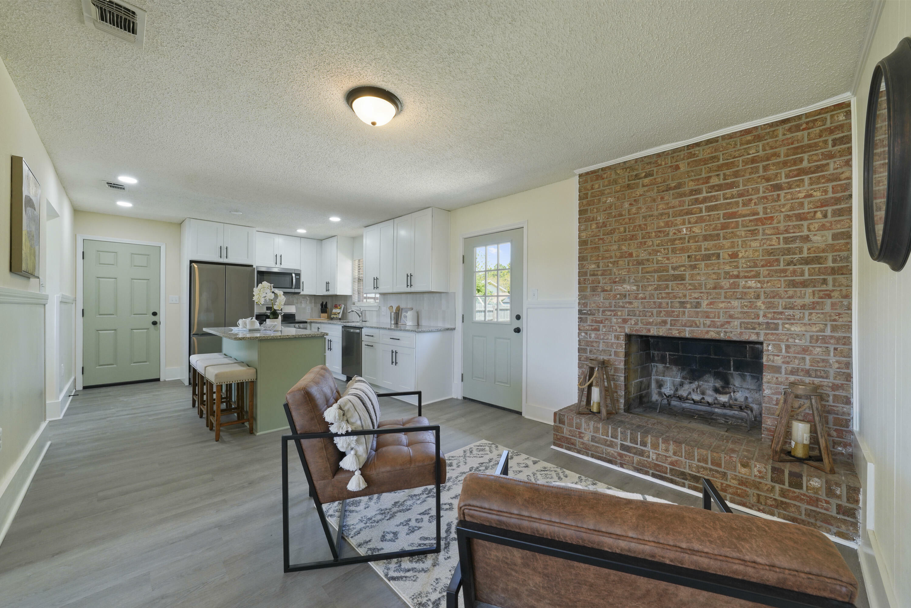 Property Photo: 15 Lakeview Drive FL 32569