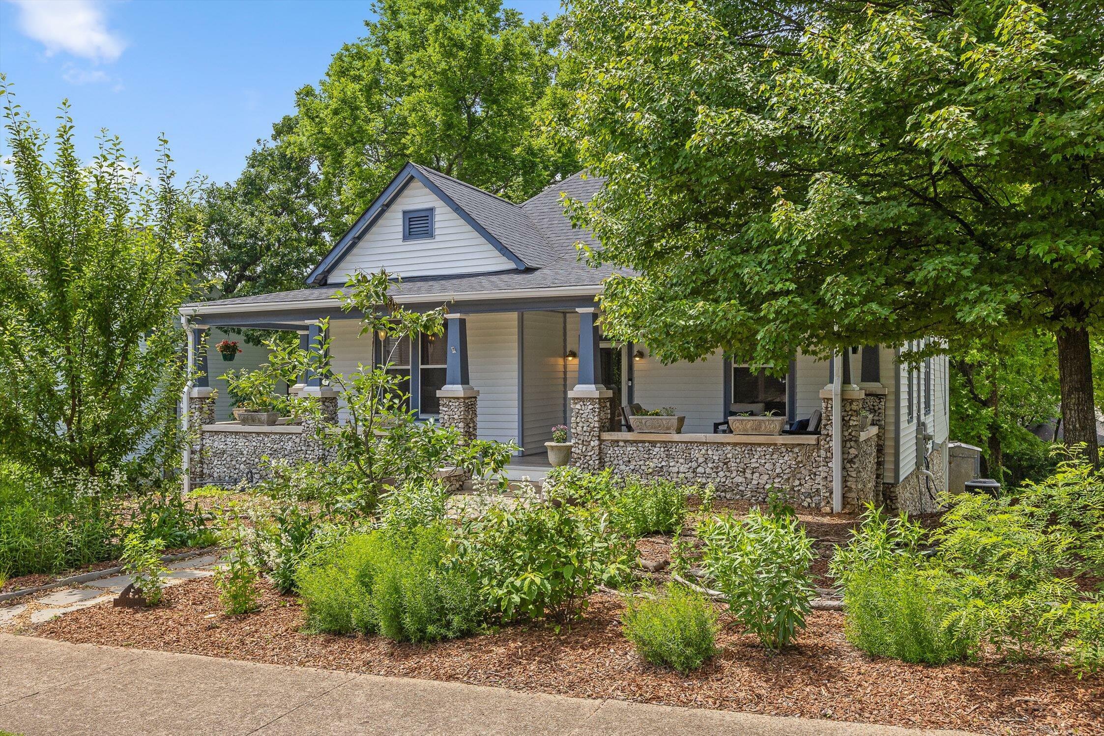 Property Photo:  810 Mississippi Avenue  TN 37405 