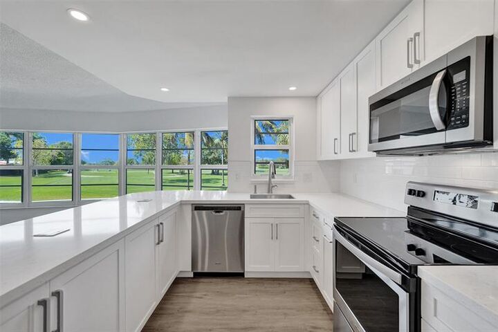Property Photo:  2500 NE 48th Ln 103  FL 33308 