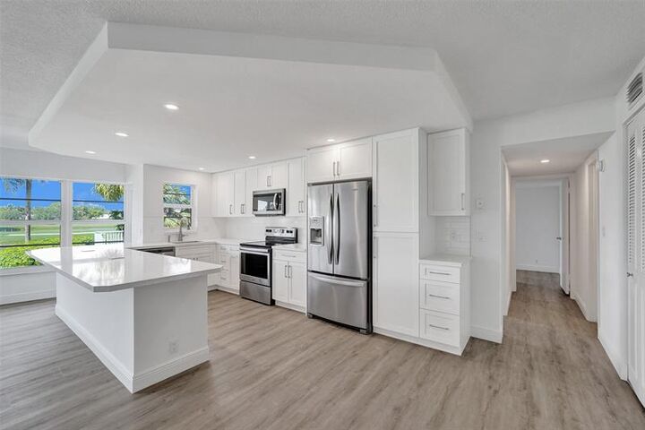 Property Photo: 2500 NE 48th Ln 103 FL 33308