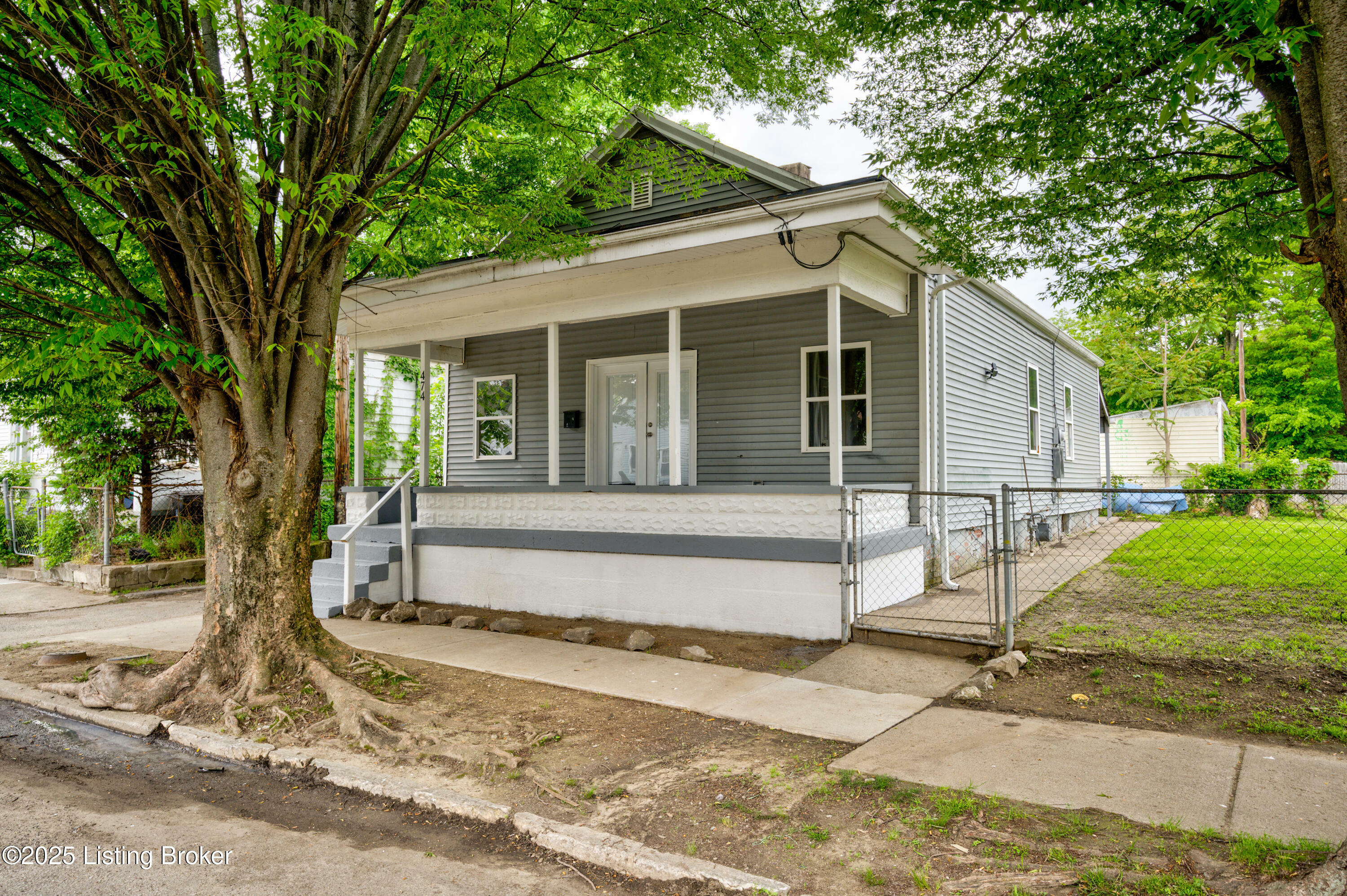Property Photo: 474 N 29th St KY 40212