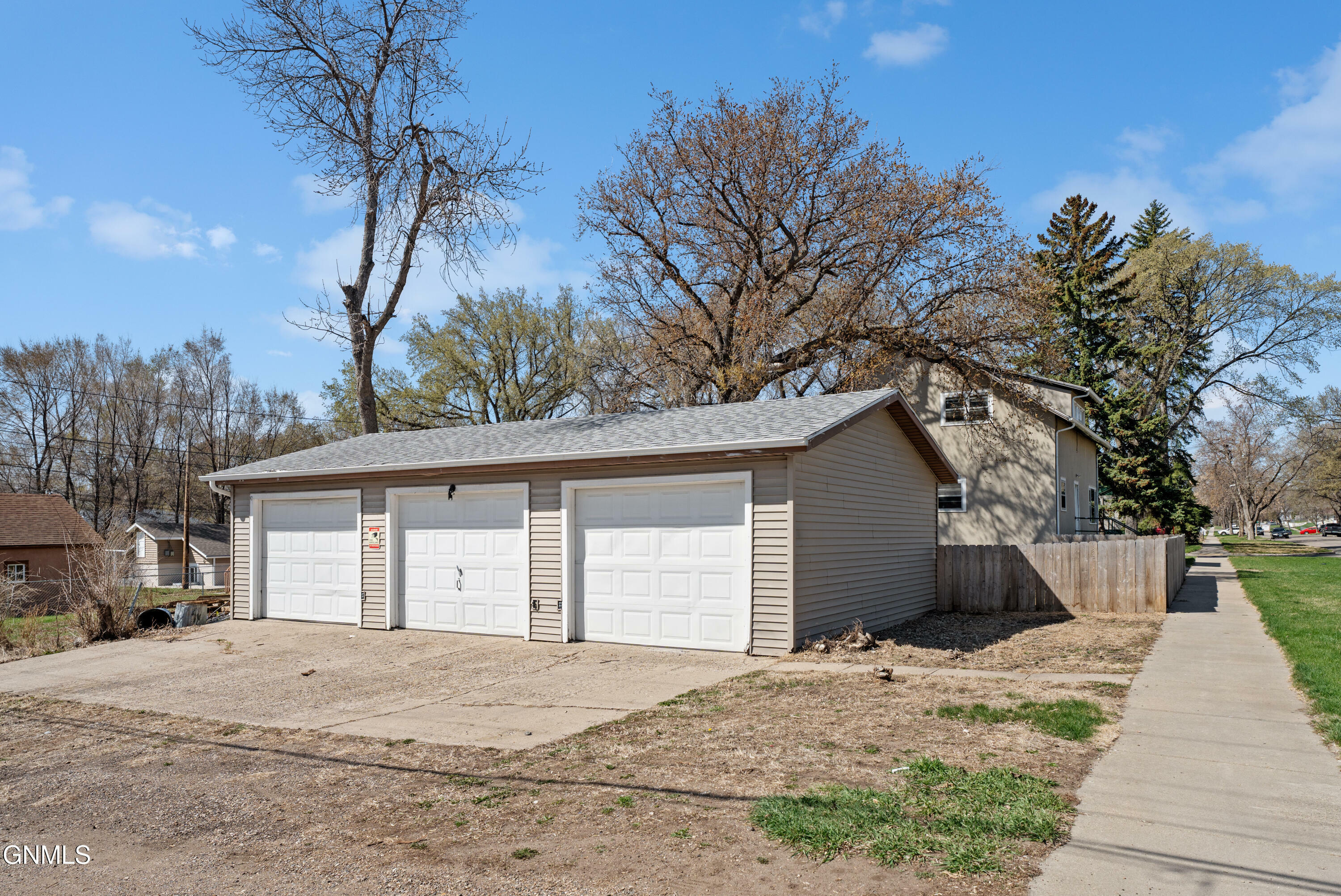 Property Photo:  521 15th Street N  ND 58501 