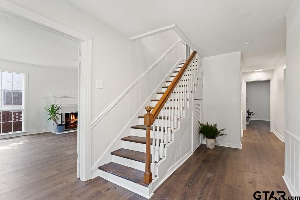 Property Photo:  519 W Buchanan  TX 75773 