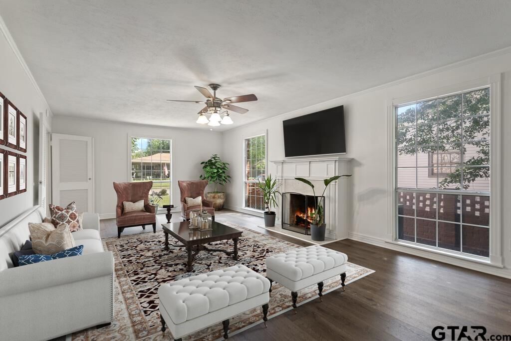 Property Photo: 519 W Buchanan TX 75773