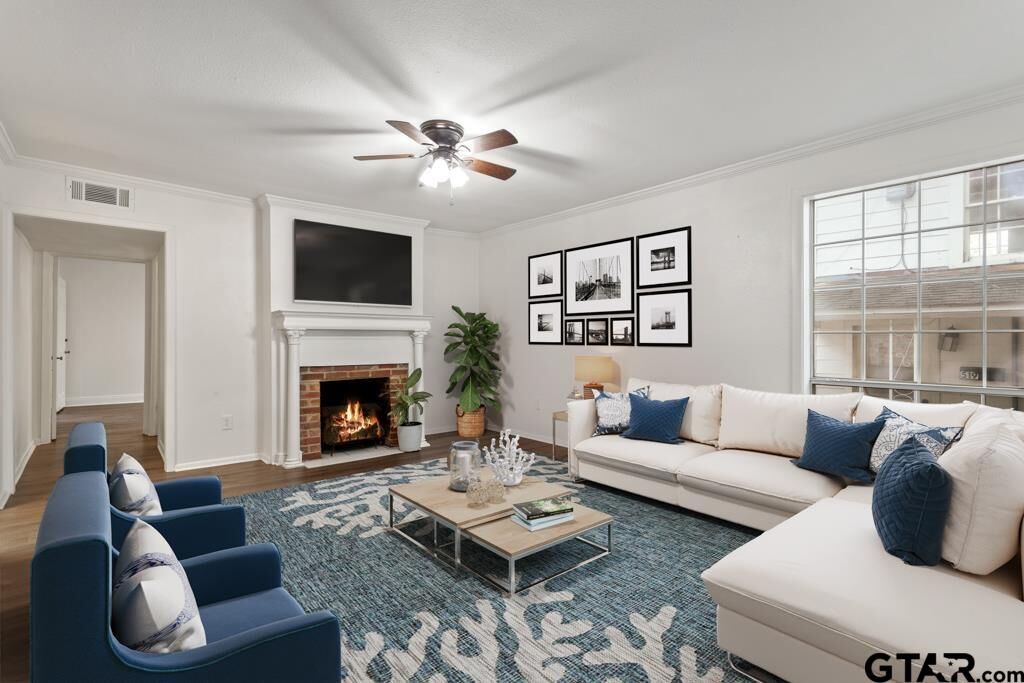 Property Photo:  519 W Buchanan  TX 75773 