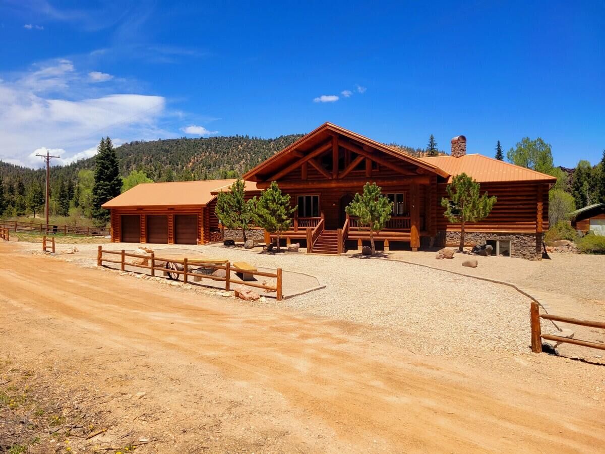 Property Photo:  1103 E Spring Hollow Rd  UT 84735