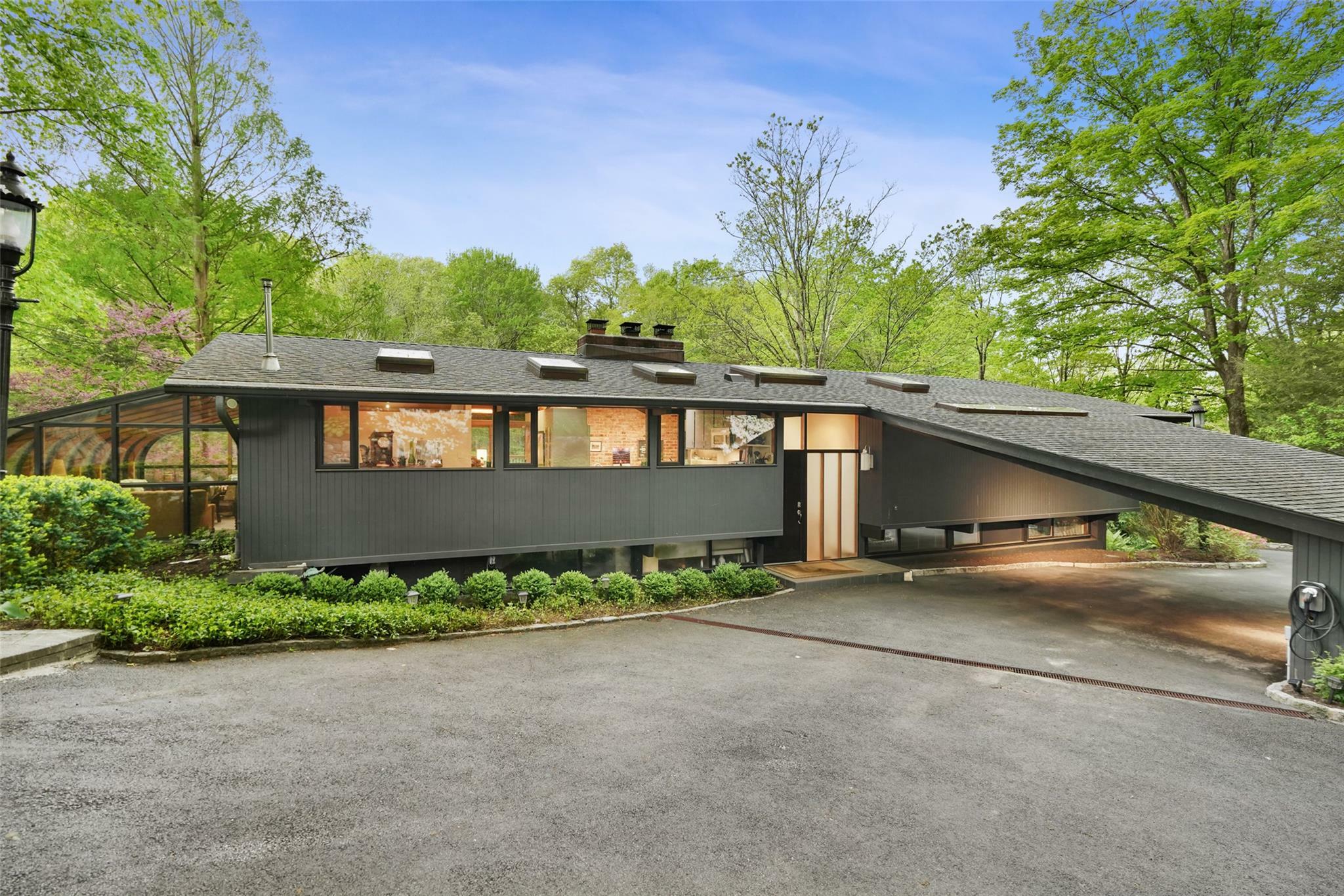 Property Photo:  107 Middle Patent Road  NY 10506 