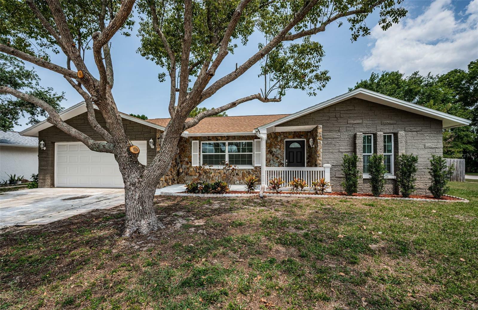 1402 Oleander Drive  Tarpon Springs FL 34689 photo