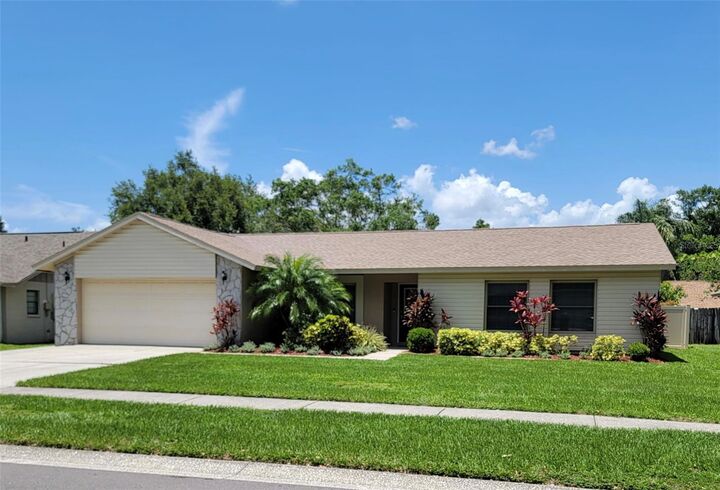 Property Photo: 1612 Shady Leaf Drive FL 33596