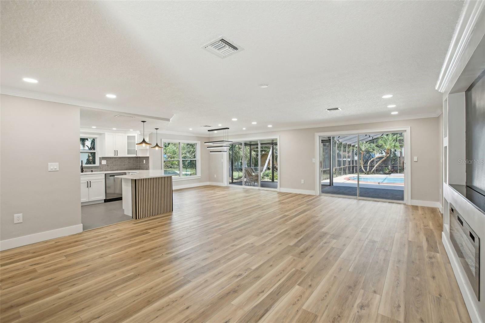 Property Photo: 911 S Florida Avenue FL 34689