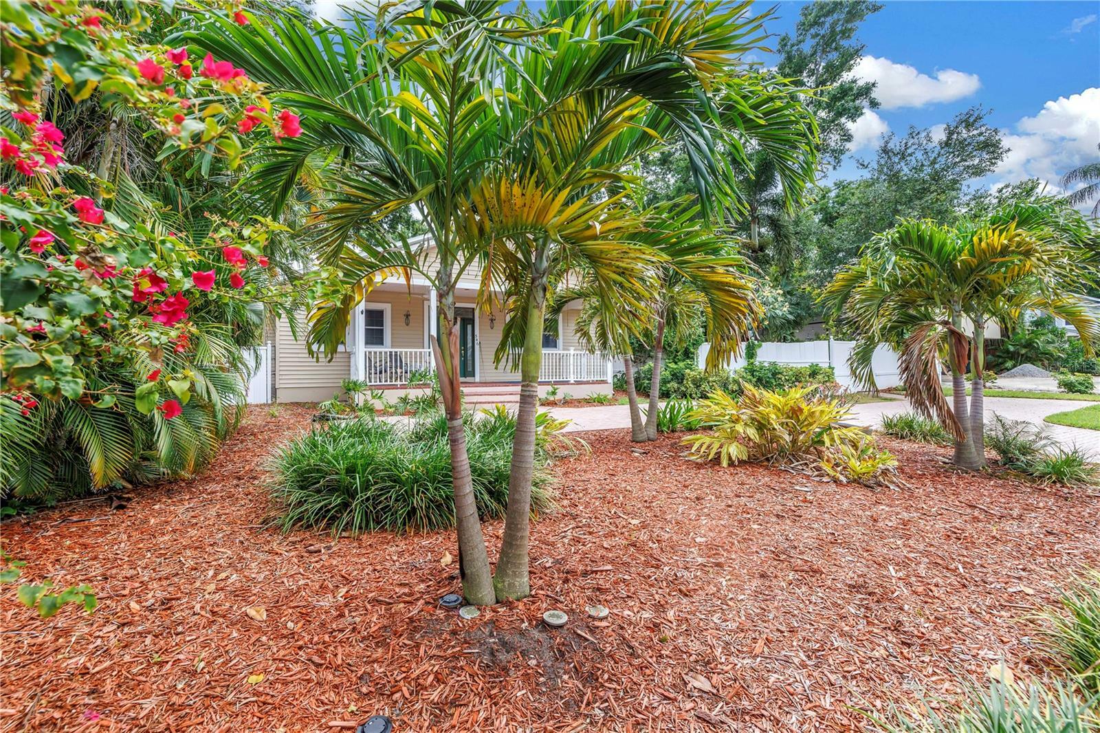 Property Photo: 546 26th Avenue N FL 33704