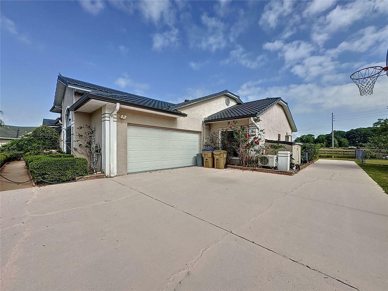Property Photo: 2150 Emperor Dr. FL 34744