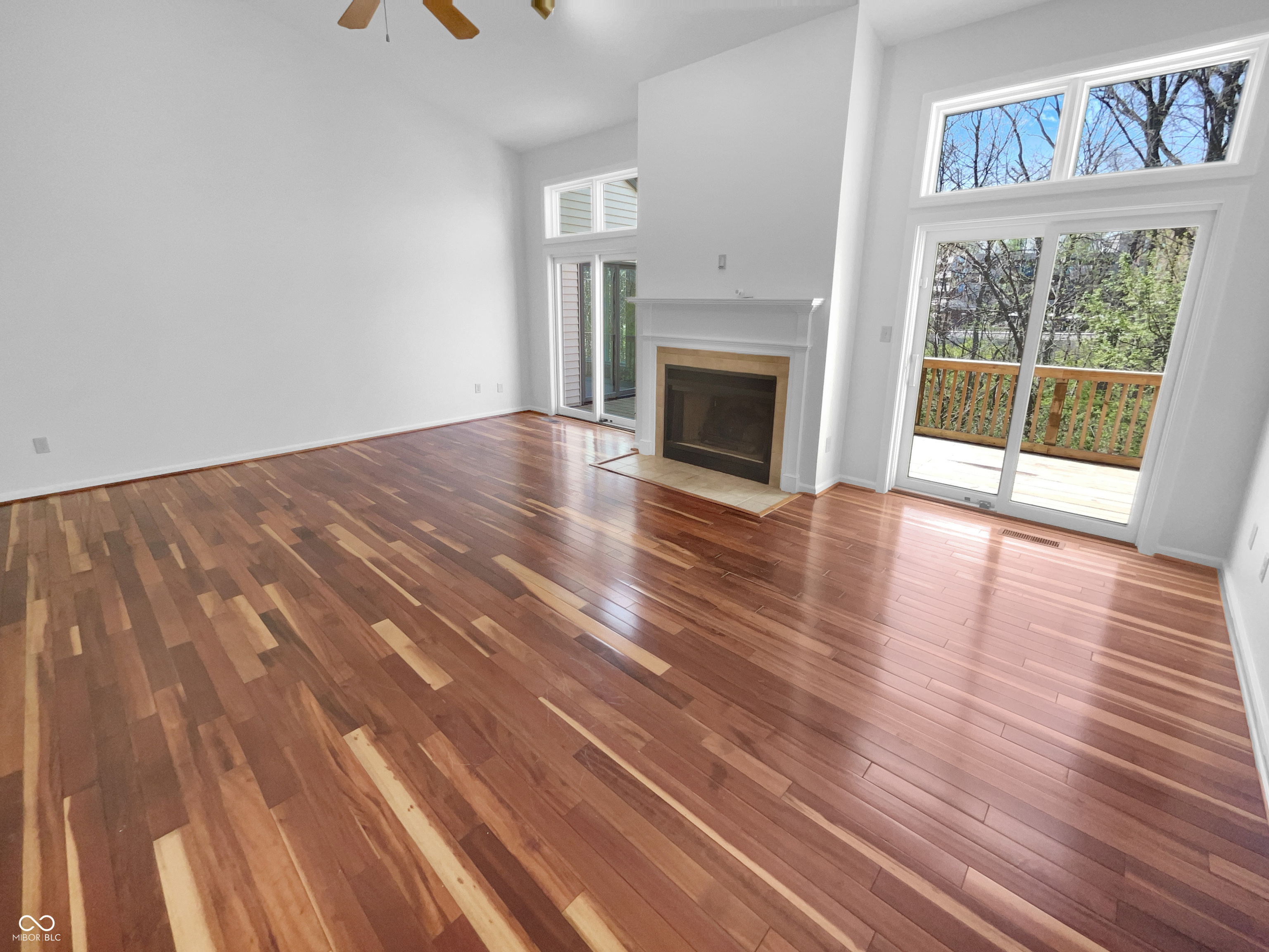 Property Photo: 1726 Creekside Lane W IN 46032