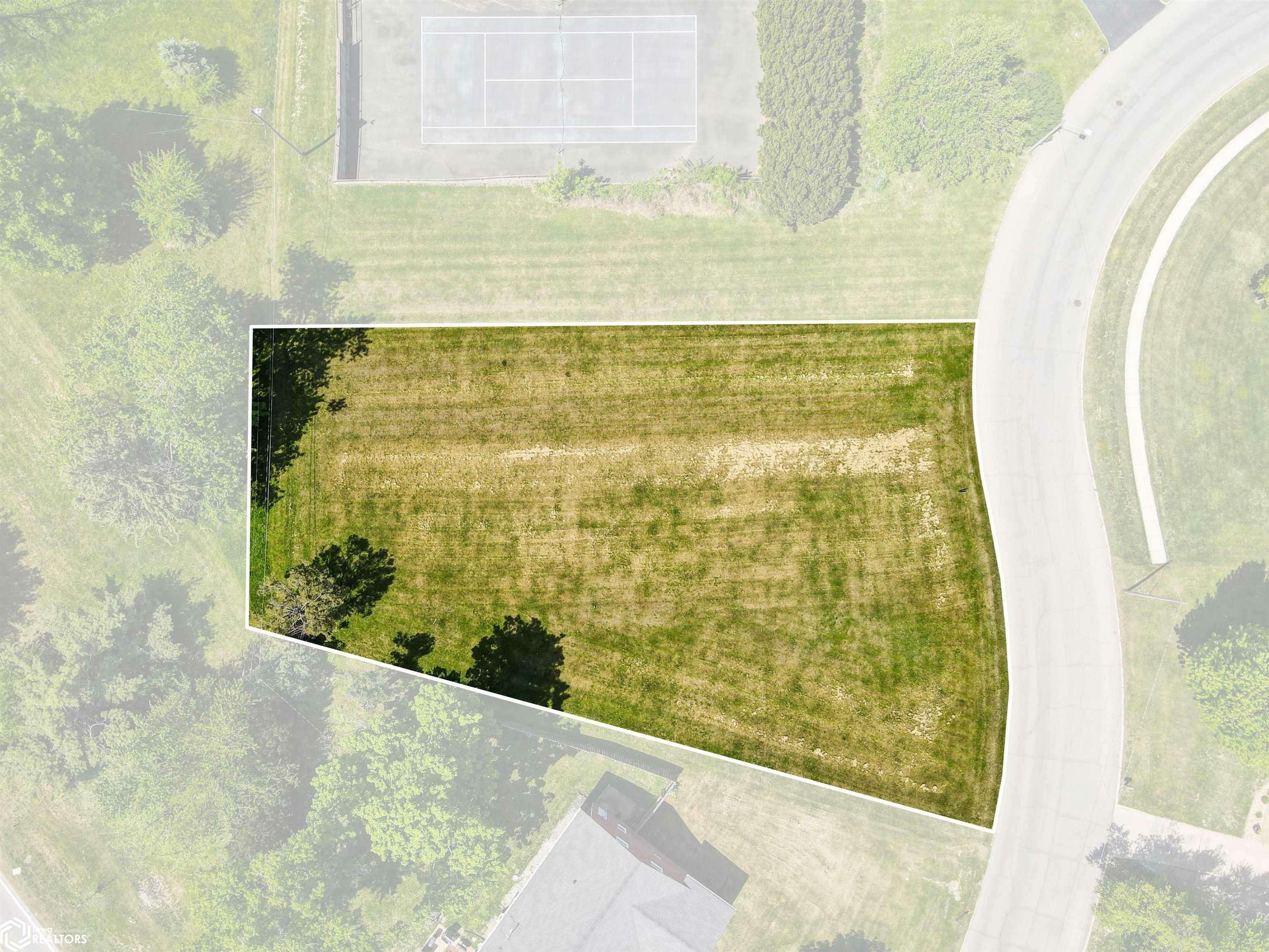 Property Photo: 513 Brentwood Road IA 50158