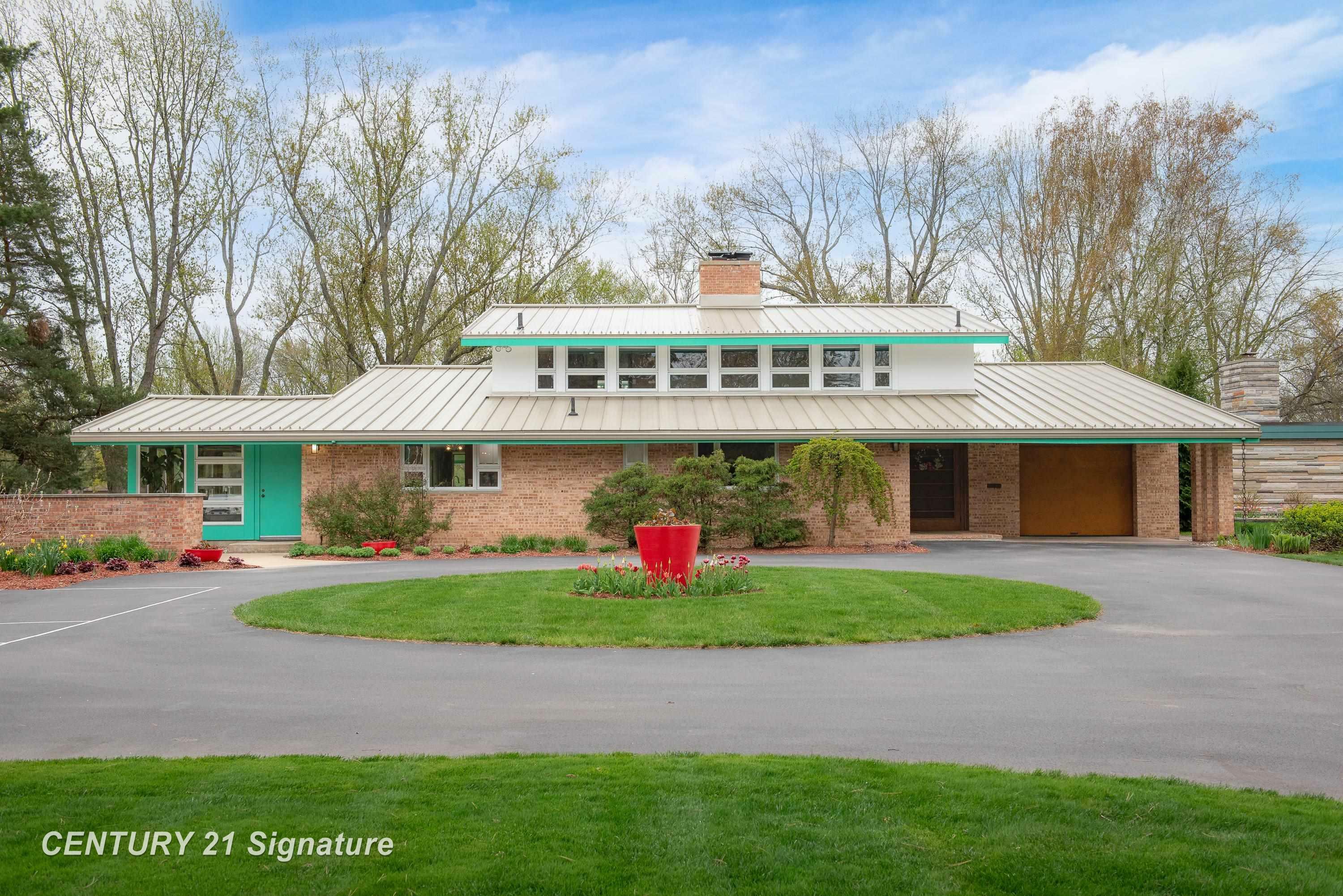 1015 W Sugnet Road  Midland MI 48640 photo