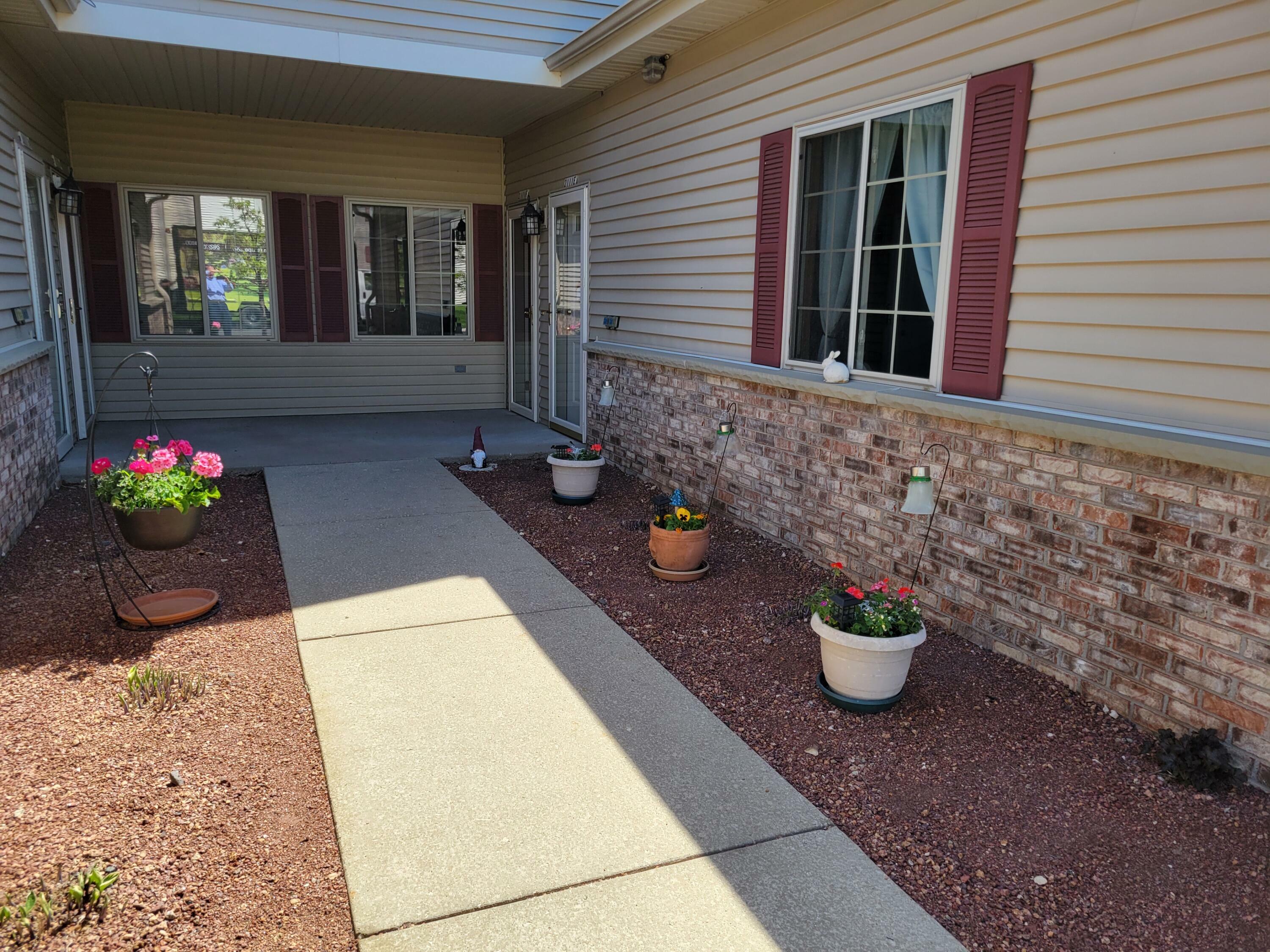 2111 Pine Ridge Ct F  Grafton WI 53024 photo