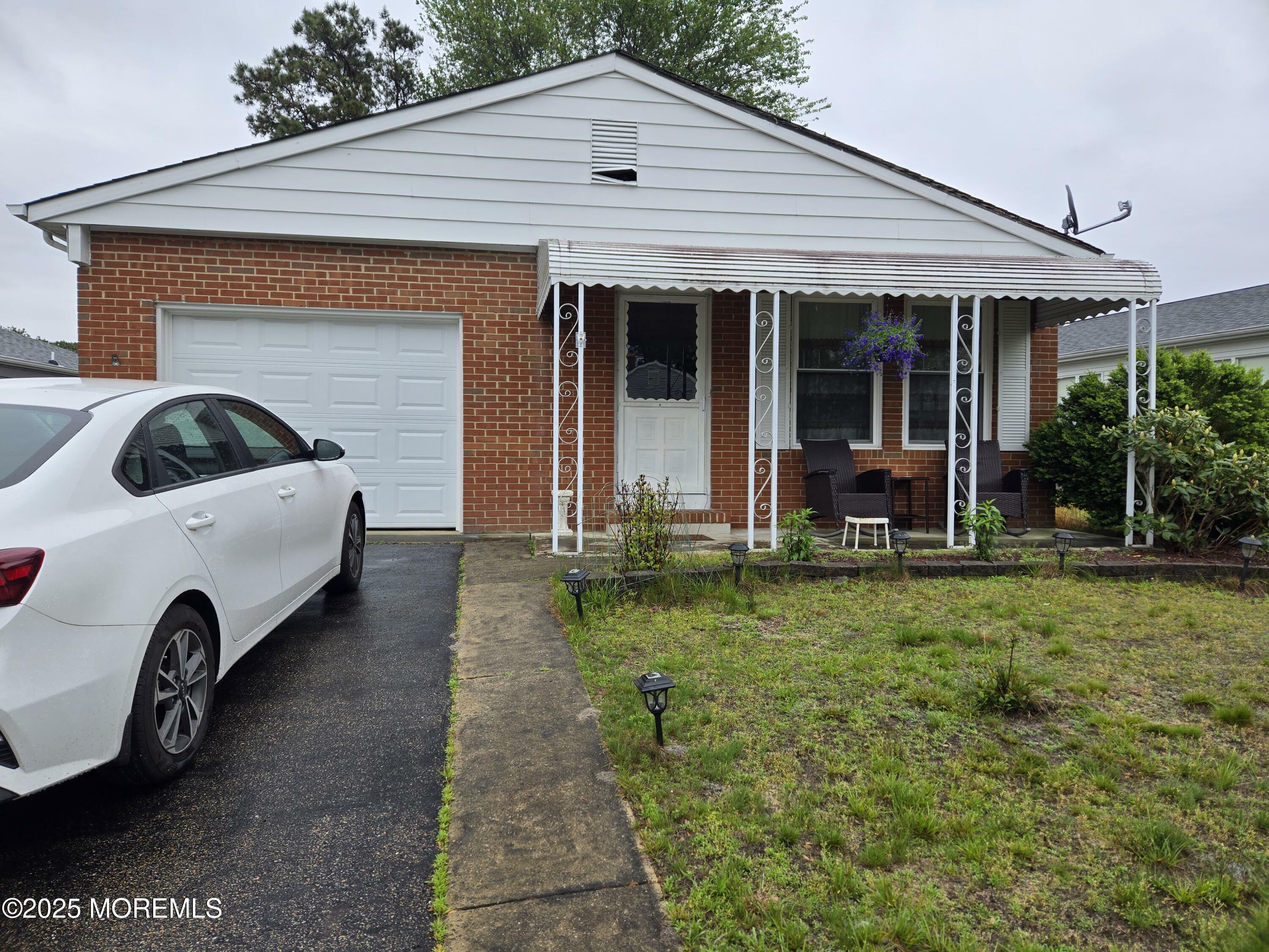 Property Photo: 15 Roxton Place NJ 08757