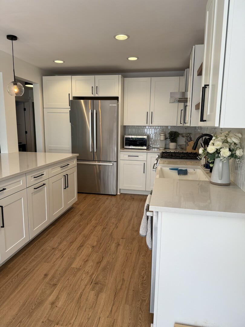 Property Photo: 842 Spring Creek Court IL 60007